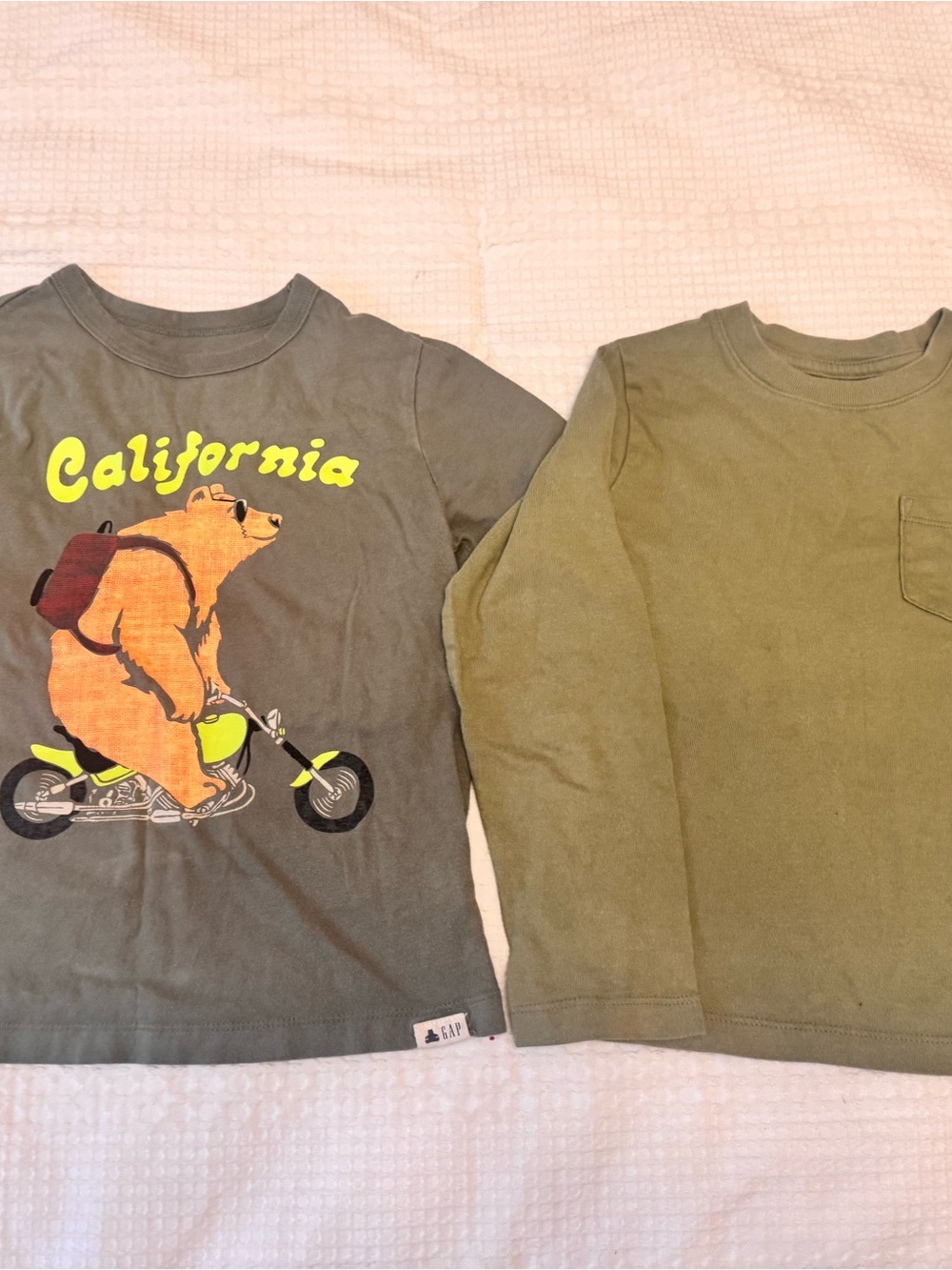 GAP Kids Olive Green Organic Cotton Tshirt bundle - 5T boys